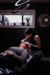 After microblading Eyebrows, I will then apply pigment to your brows to ensure all the pretty new hair-strokes stay.